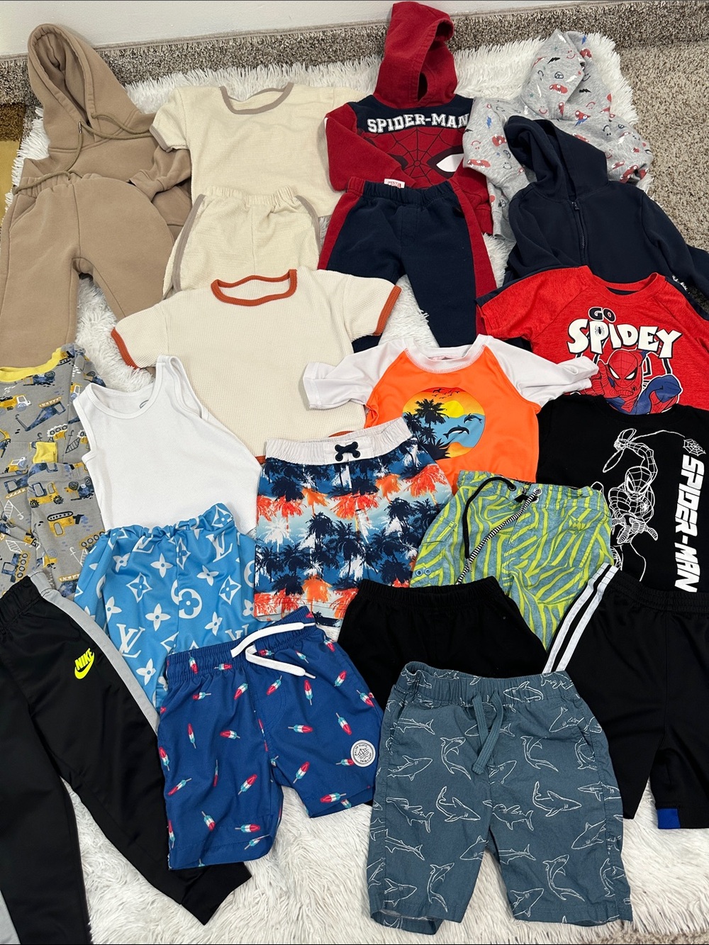 🪎 Bundle of 22 Bots Clothing Size 3T